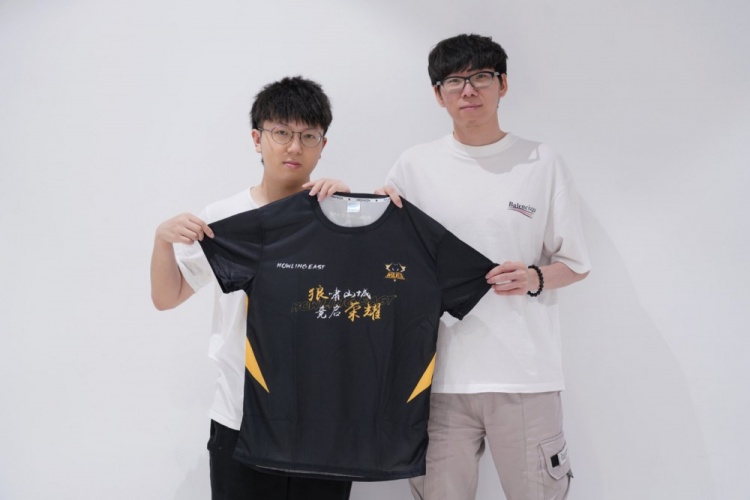 她不仅仅是 她不仅仅是