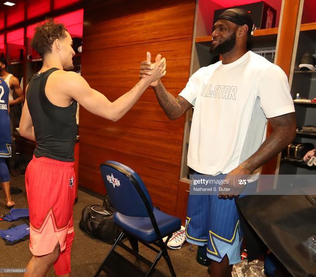 与企业客户 与企业客户